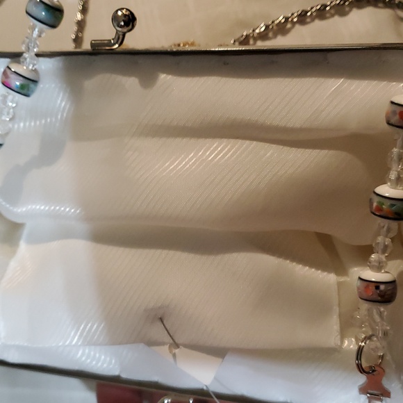 Embroidered Floral Cream Clutch - Picture 5 of 6